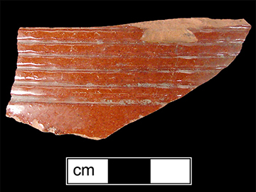 Body sherd (left) and close up view of the paste (right). Angelica Knolls, 18CV60.