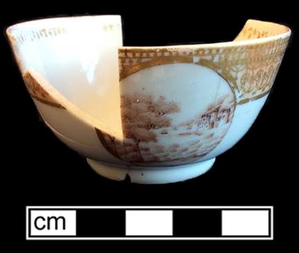 Chinese hard paste porcelain common shape cup overglaze painted in brownish red and gold gilt. Vessel height:  2.75” ; Rim diameter:  3.5” - from 18BC33.