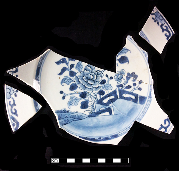 Chinese export porcelain plate with floral motif. Rim diameter: 10.00” - 18BC38