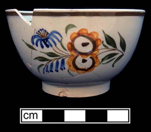 Pearlware common shape cup, painted underglaze. Rim diameter: 3.75”, Base diameter: 2.00”, Vessel height: 2.00”. Lot: 47F 343-84. 18BC50