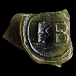 Bottle seal with initials I and B, separated by a small diamond; Initials stand for John Bayne, property owner between 1687 and 1701, seal in a private collection, from 18CH621.