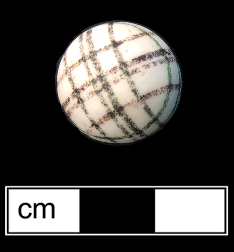 Plaid red and green porcelain marble (16.7 mm diameter). Lot 210-108. 18BC66