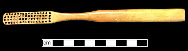 Bone handled toothbrush with gradual neck. Some of the bristles are still present in the stock. 175 mm length. Slightly convex cranking, wire drawn bristle attachment, handle has a square base with oval cross section. 1D.859.1 - 18BC38