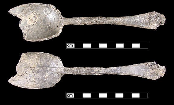 Figure 1 Front and back photographs of a degraded archaeological pewter spoon. 