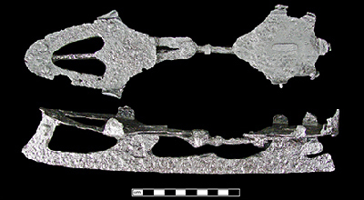 Figure 4 Top and side view of a archaeological iron ice skate against black background with centimeter scale bar