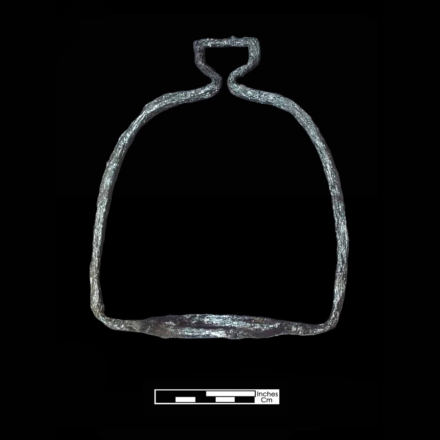 Image of iron stirrup.