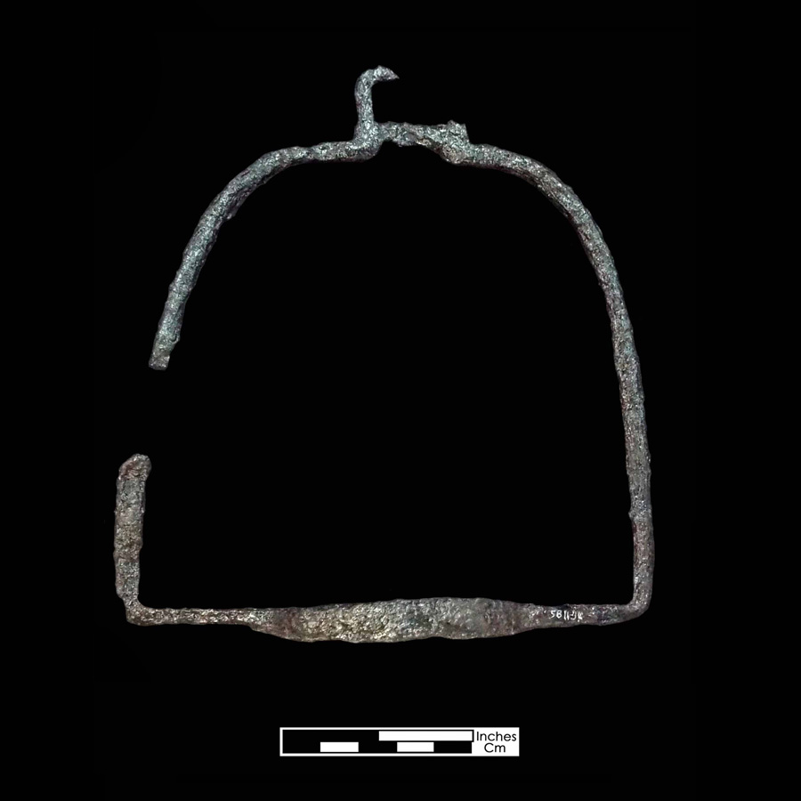 Image of iron stirrup.