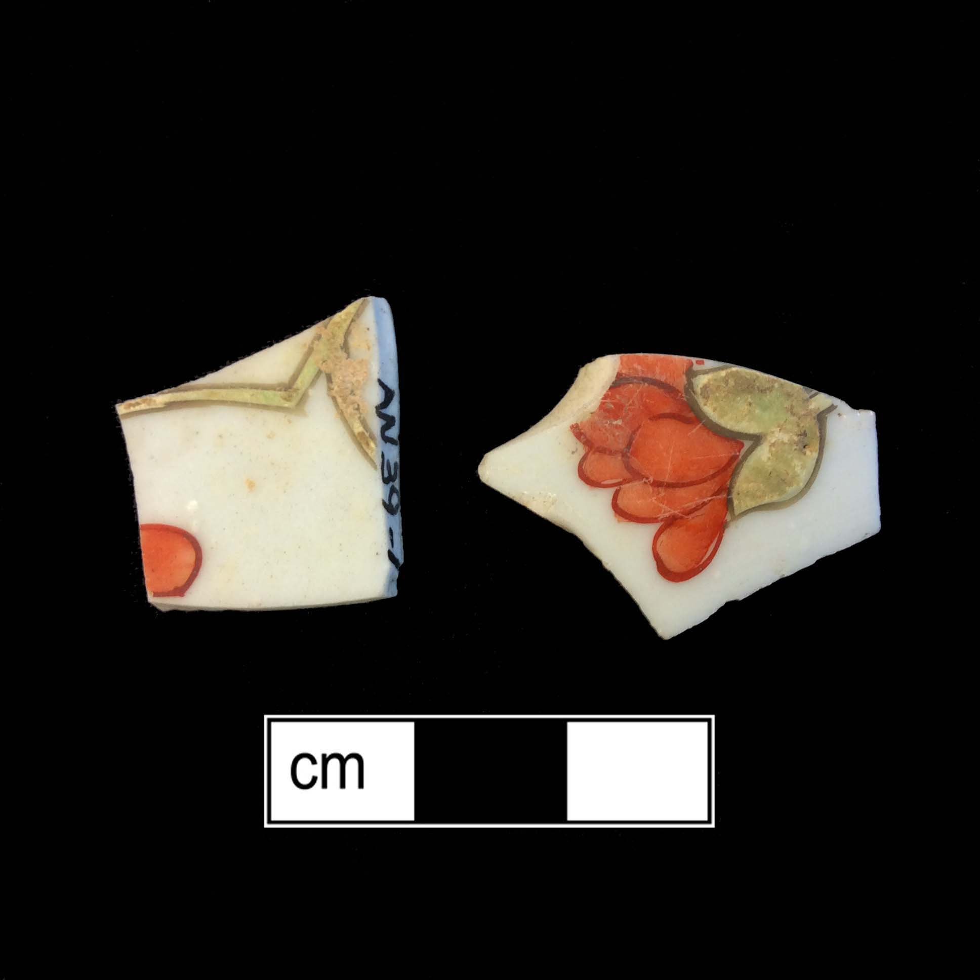Image of Chinese hard-paste porcelain fragment.
