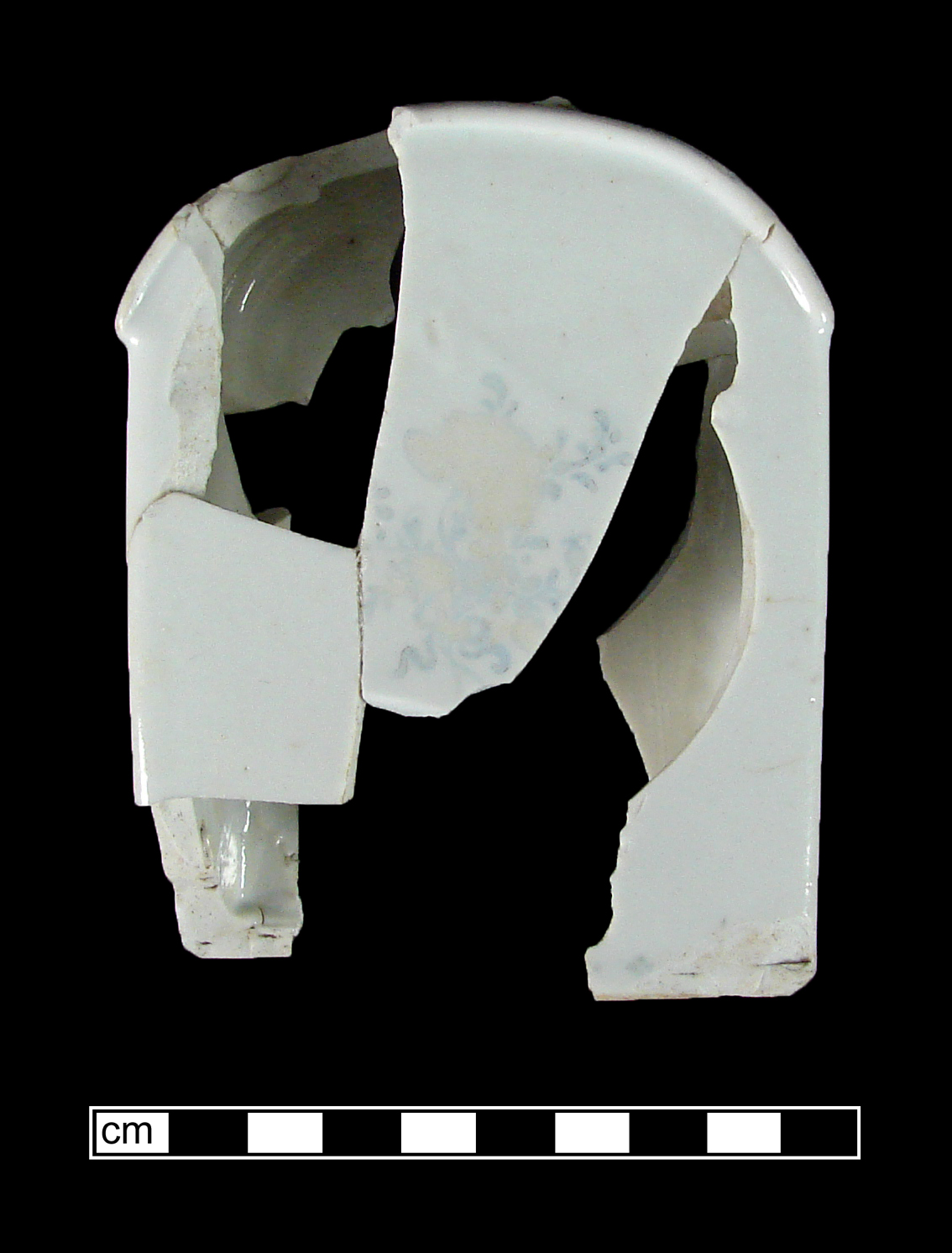Image of Chinese hard-paste porcelain fragment.