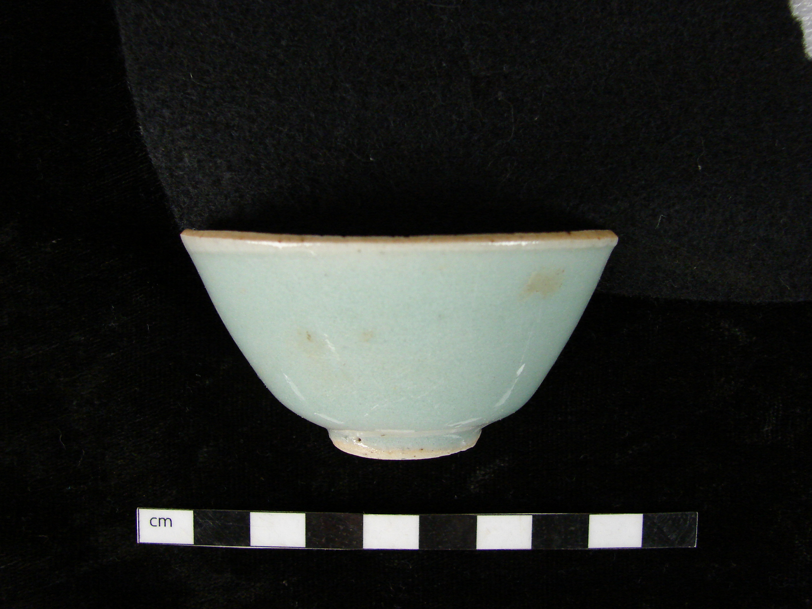 Image of Chinese hard-paste porcelain fragment.