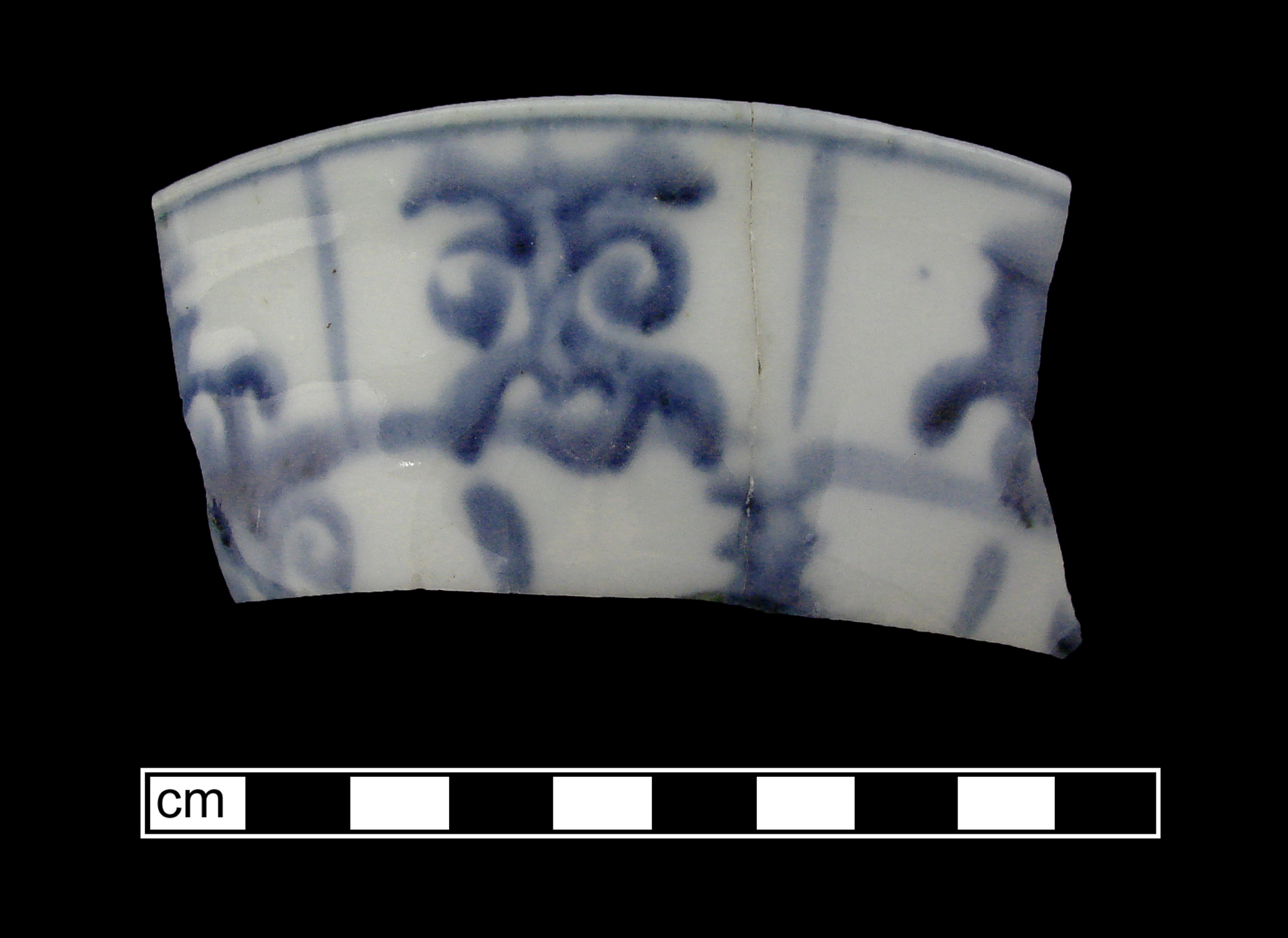 Image of Chinese hard-paste porcelain fragment.
