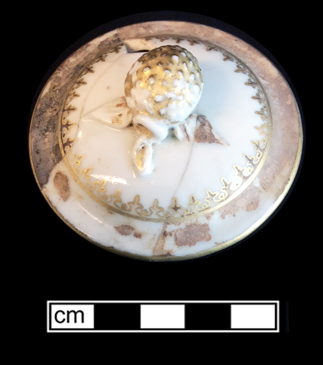 Image of Chinese hard-paste porcelain fragment.