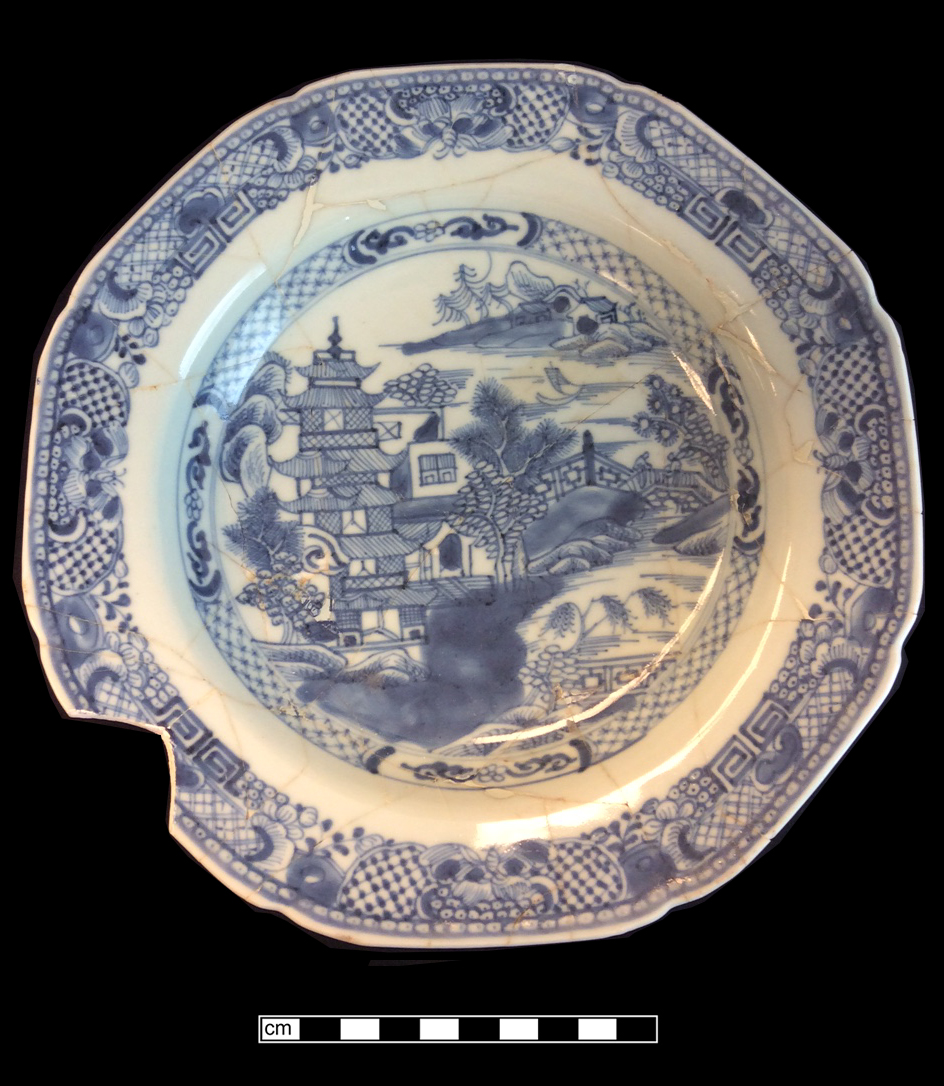 Image of Chinese hard-paste porcelain fragment.