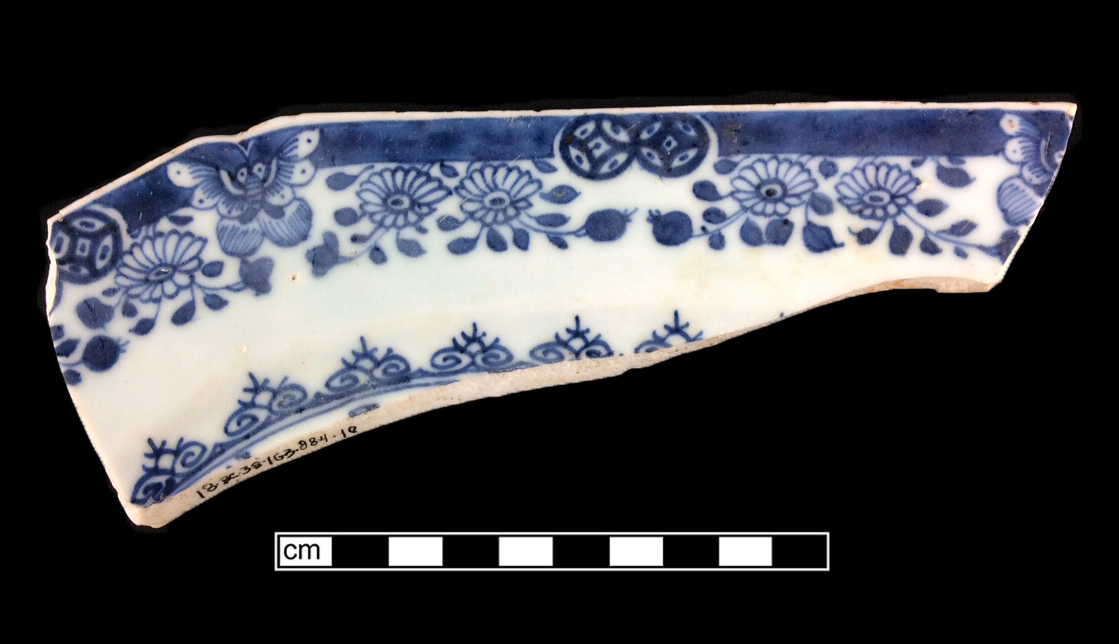 Image of Chinese hard-paste porcelain fragment.