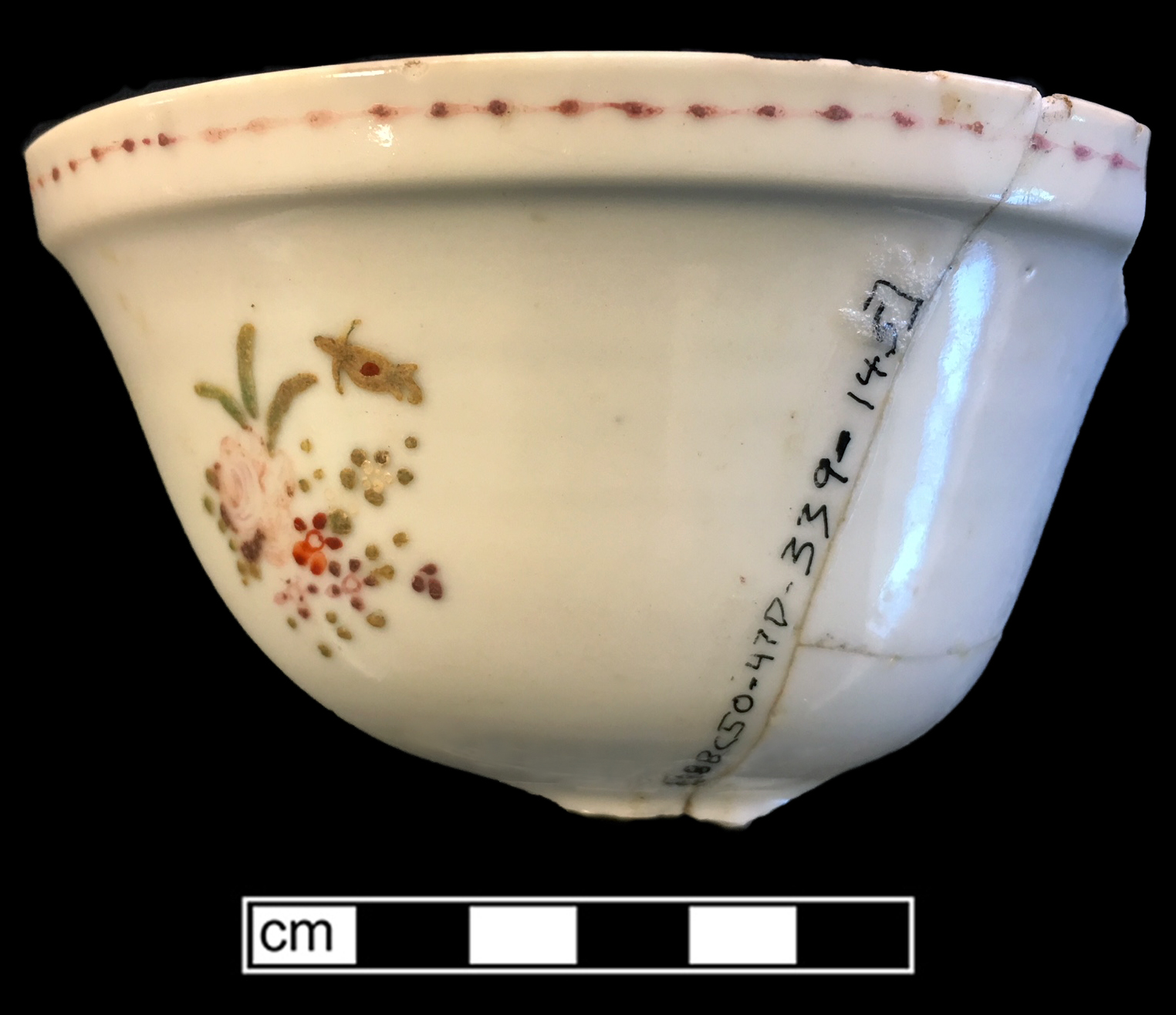 Image of Chinese hard-paste porcelain fragment.