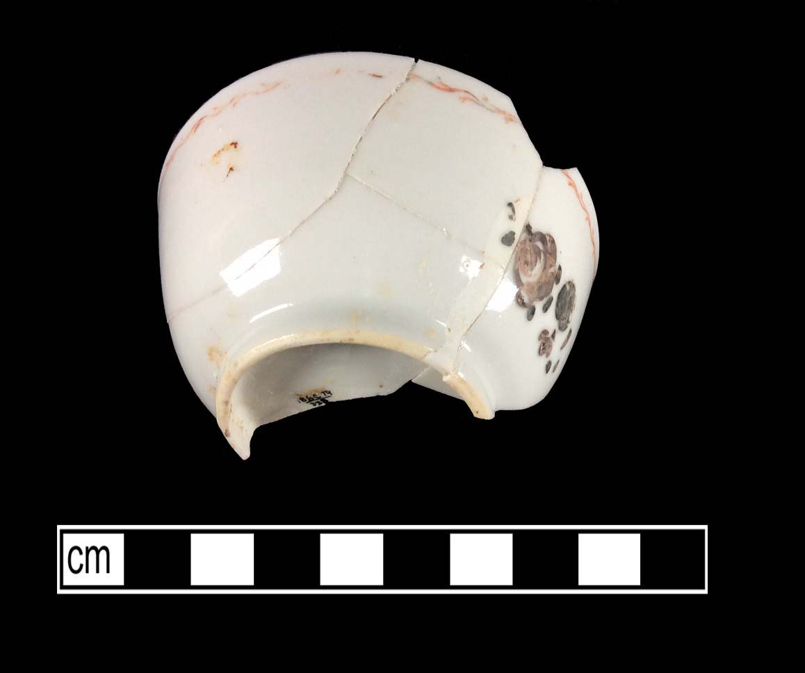 Image of Chinese hard-paste porcelain fragment.