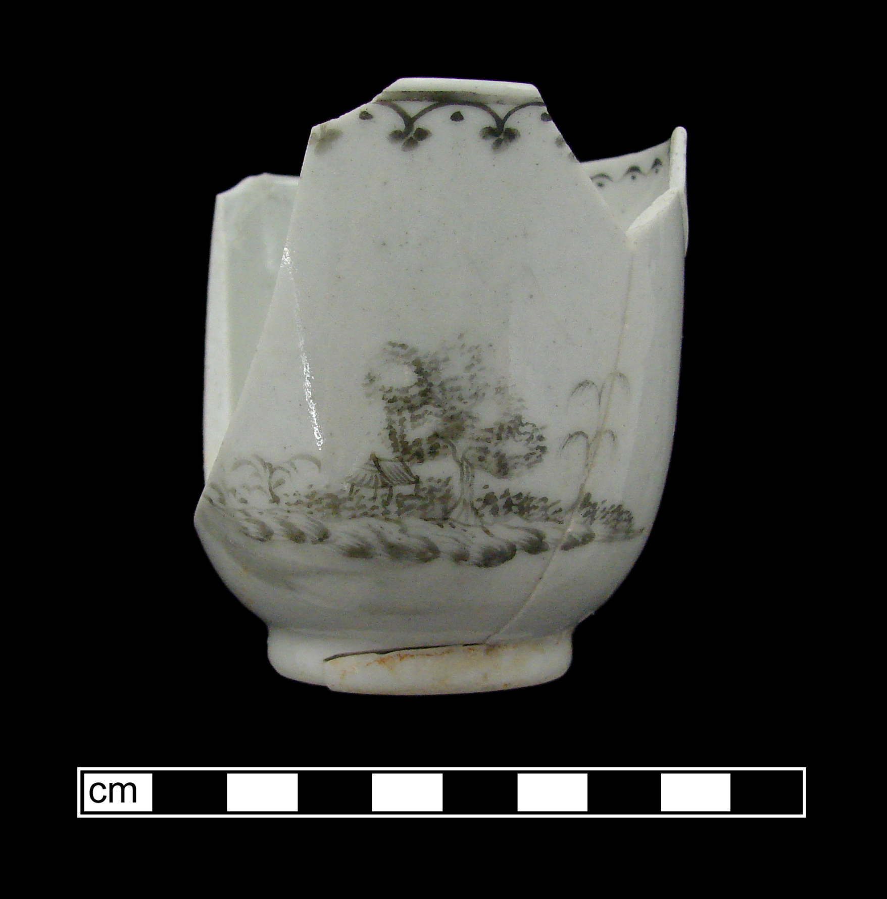 Image of Chinese hard-paste porcelain fragment.