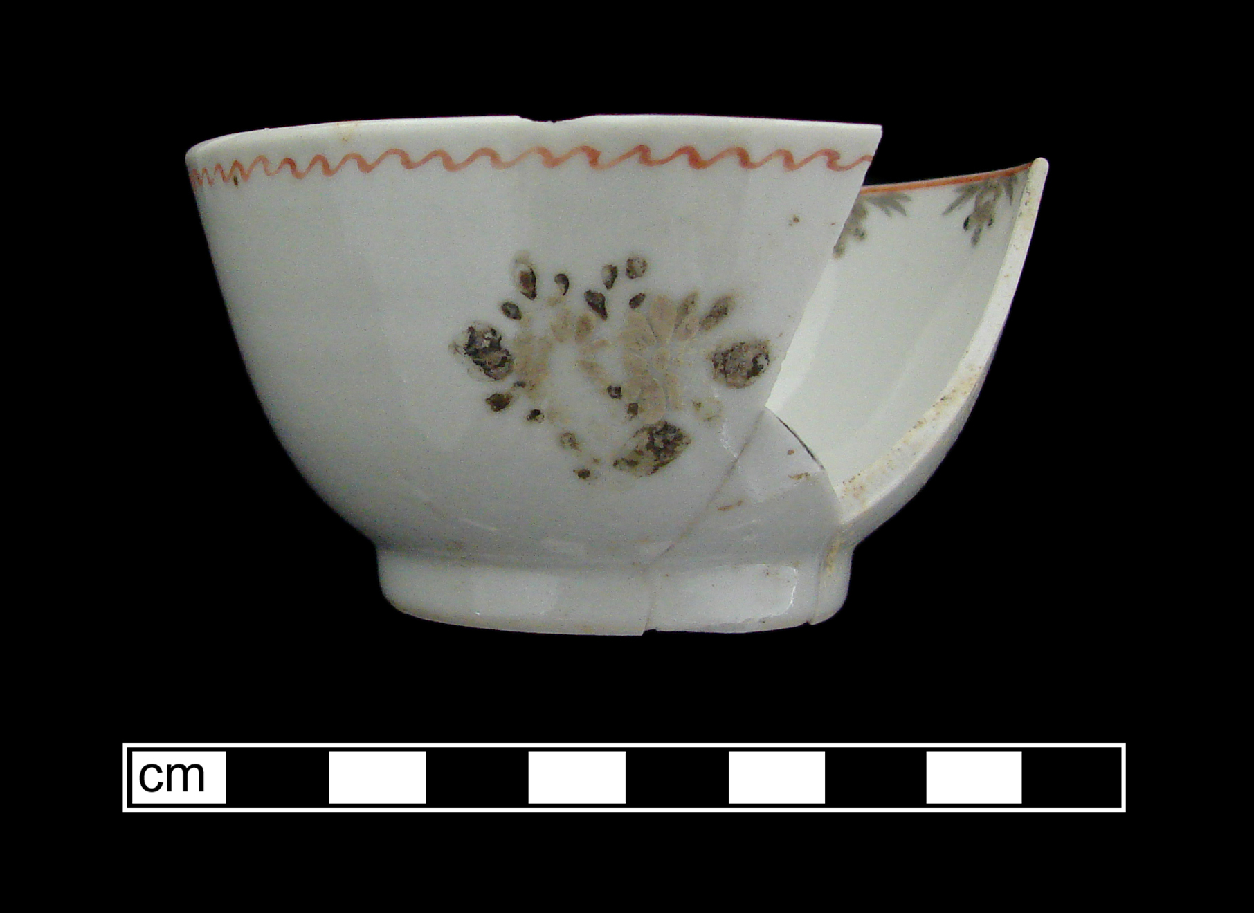 Image of Chinese hard-paste porcelain fragment.