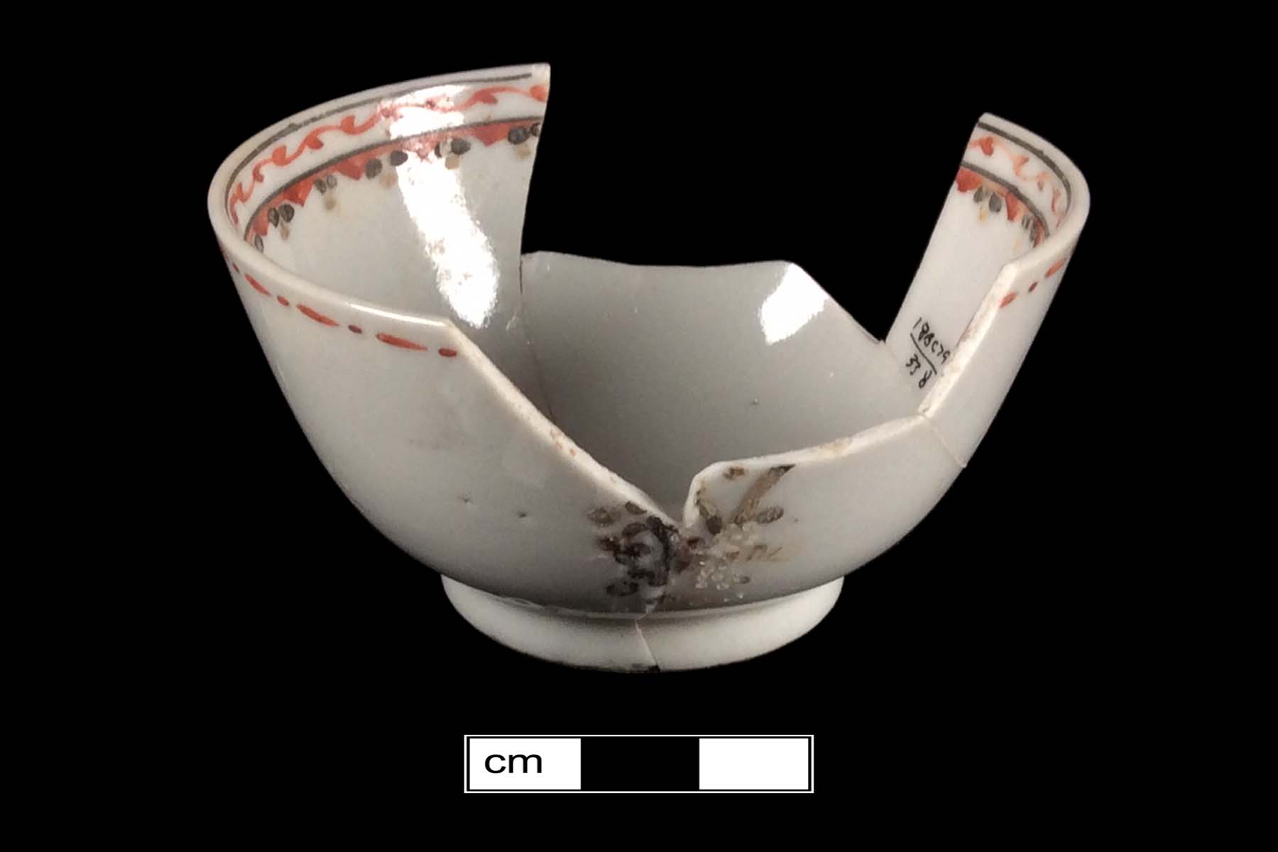 Image of Chinese hard-paste porcelain fragment.