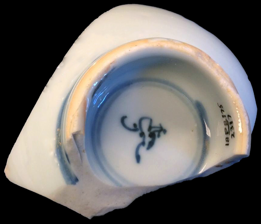 Image of Chinese hard-paste porcelain fragment.