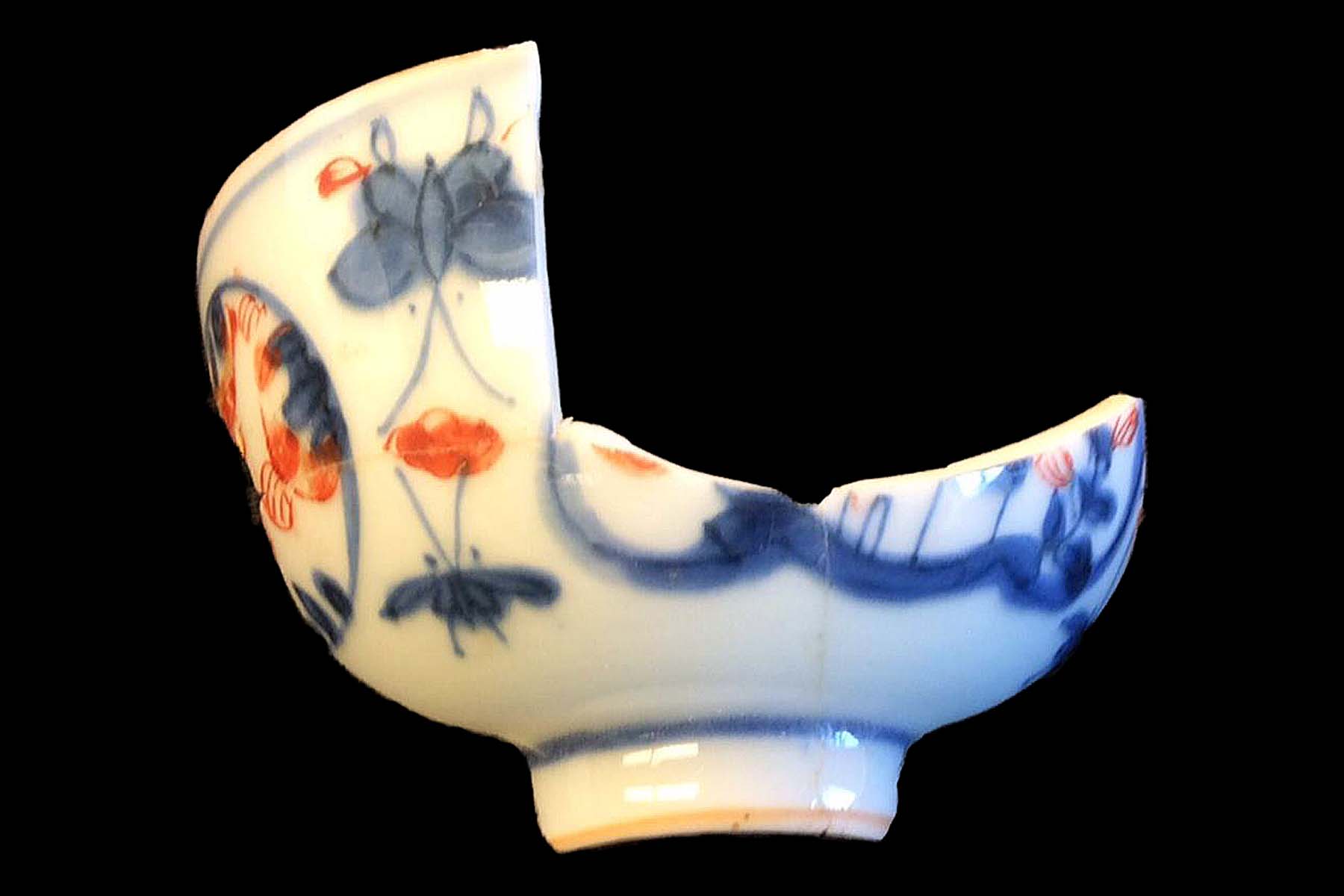 Image of Chinese hard-paste porcelain fragment.
