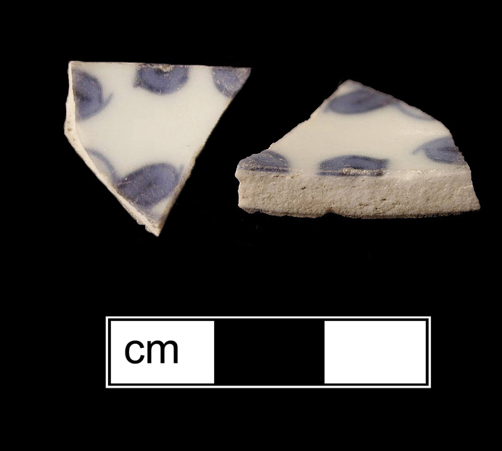 Image of Chinese hard-paste porcelain fragment.