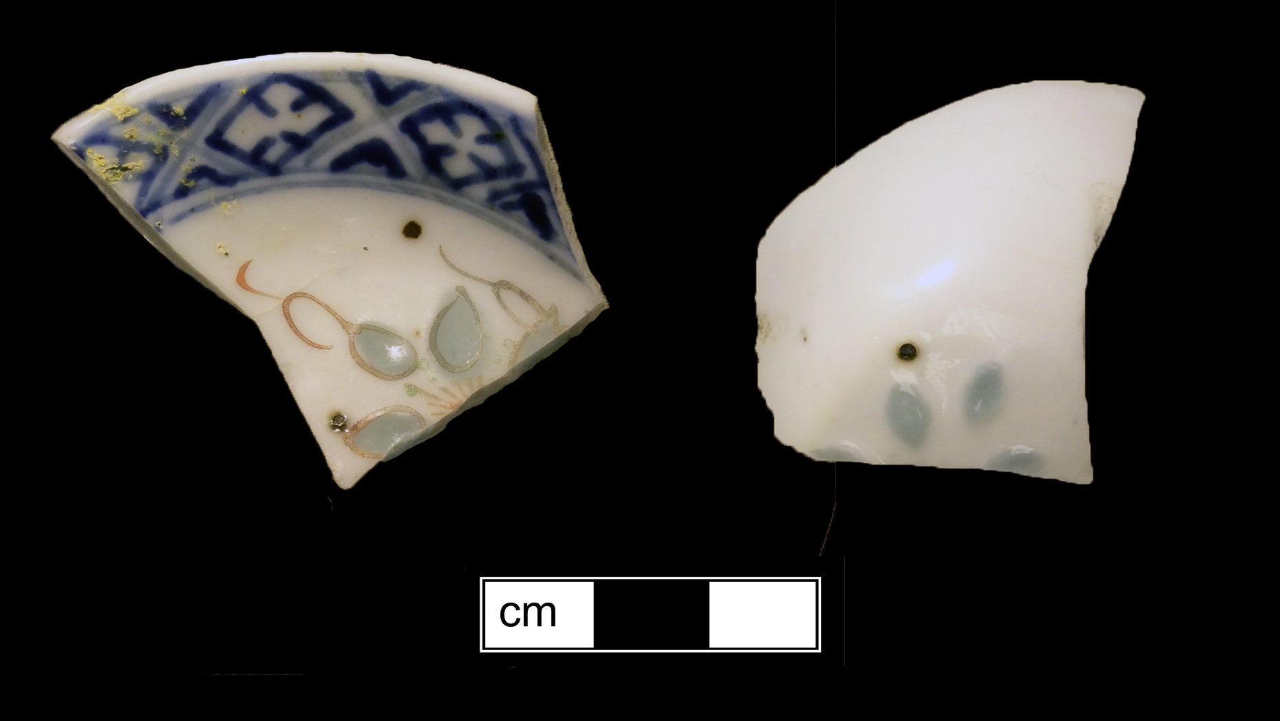 Image of Chinese hard-paste porcelain fragment.