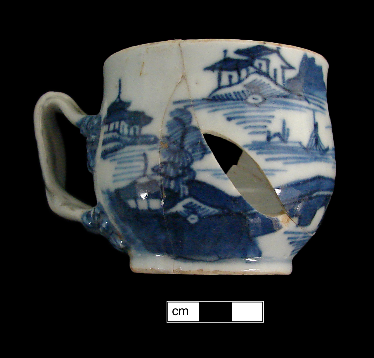Image of Chinese hard-paste porcelain fragment.