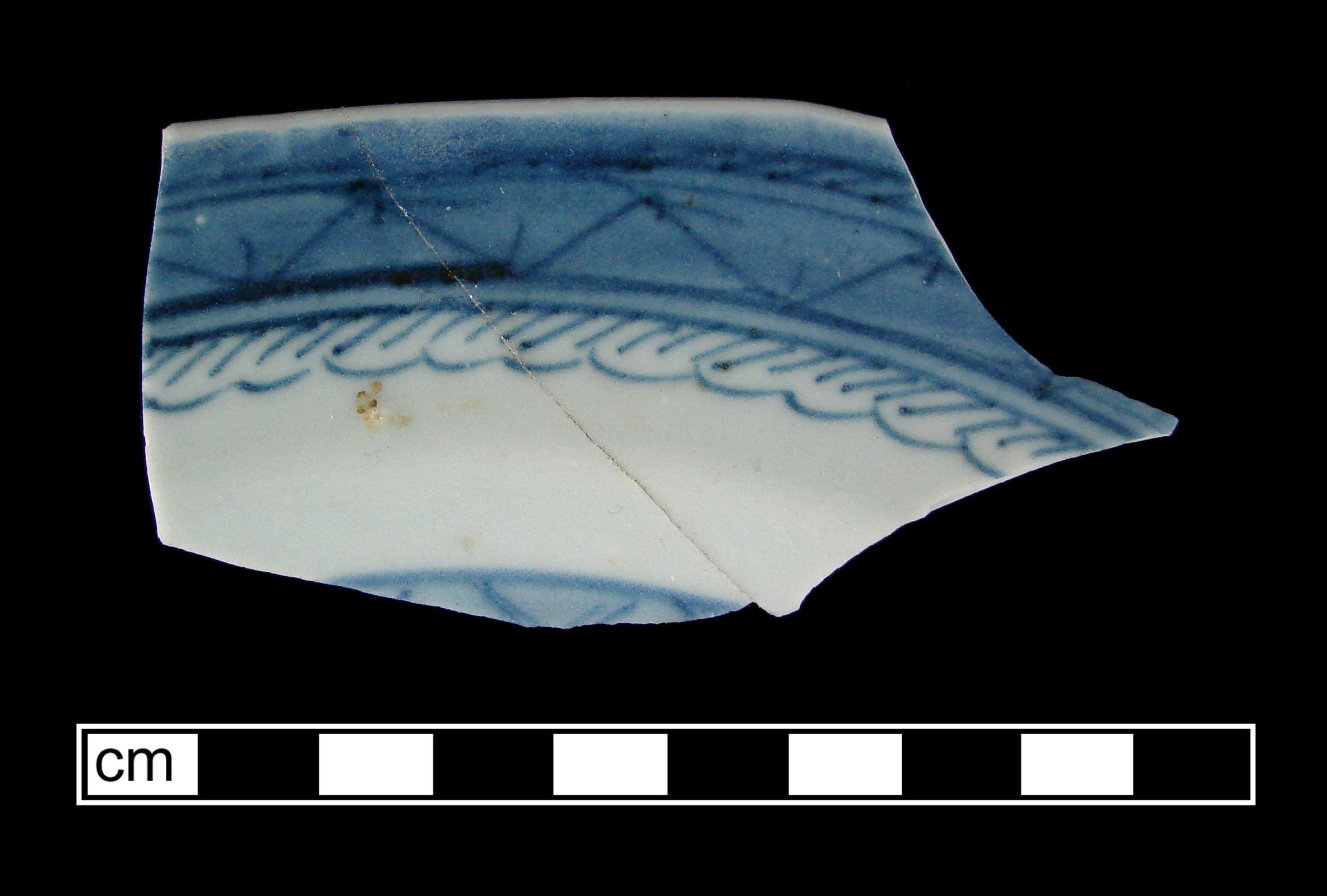 Image of Chinese hard-paste porcelain fragment.