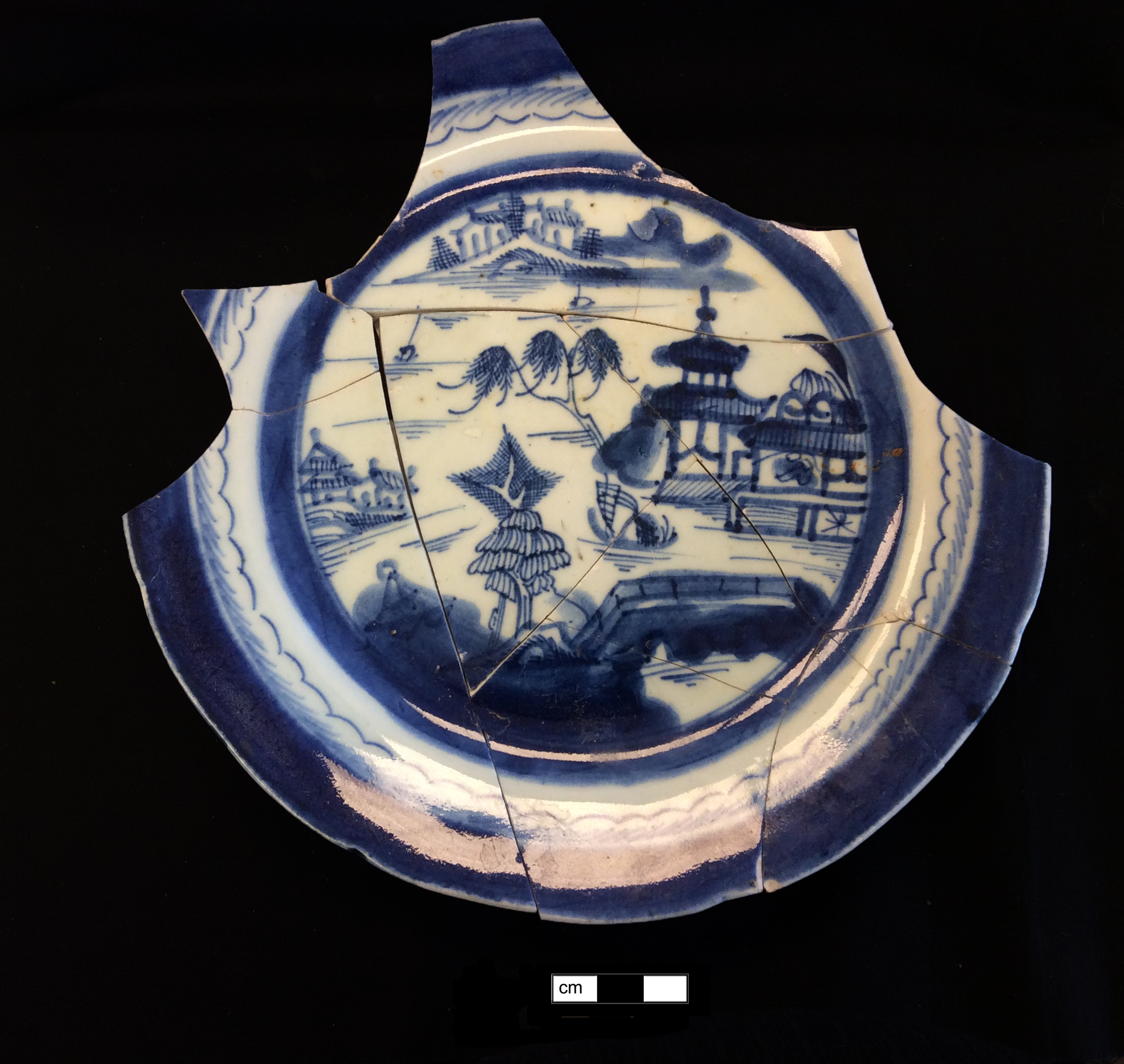 Image of Chinese hard-paste porcelain fragment.