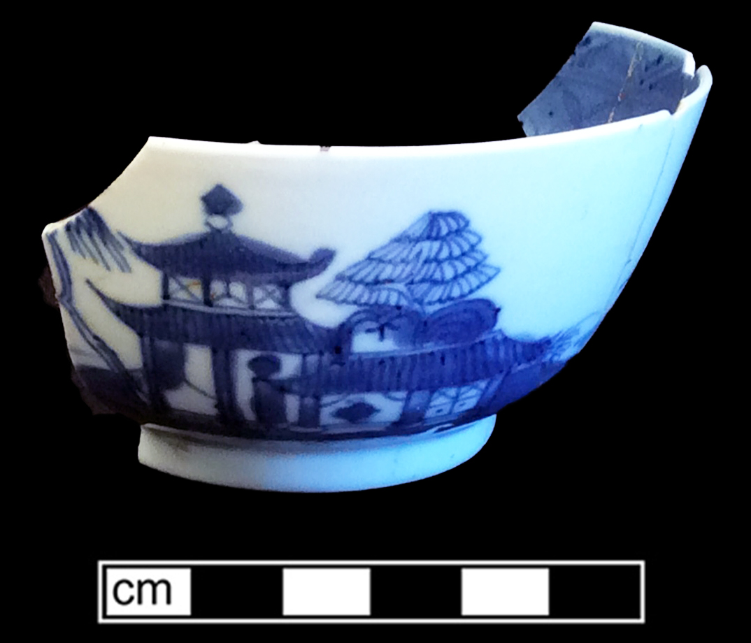 Image of Chinese hard-paste porcelain fragment.