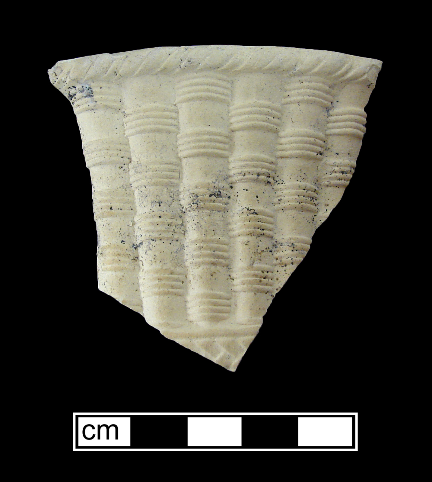 Image of English dry-bodied stoneware fragment.