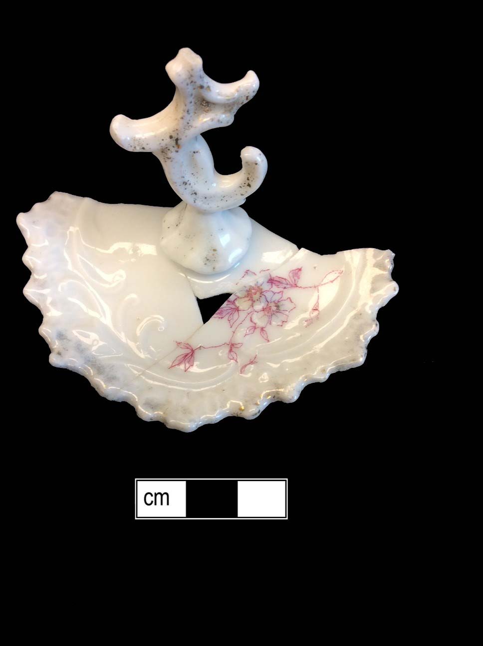 Image of European hard-paste porcelain fragment.