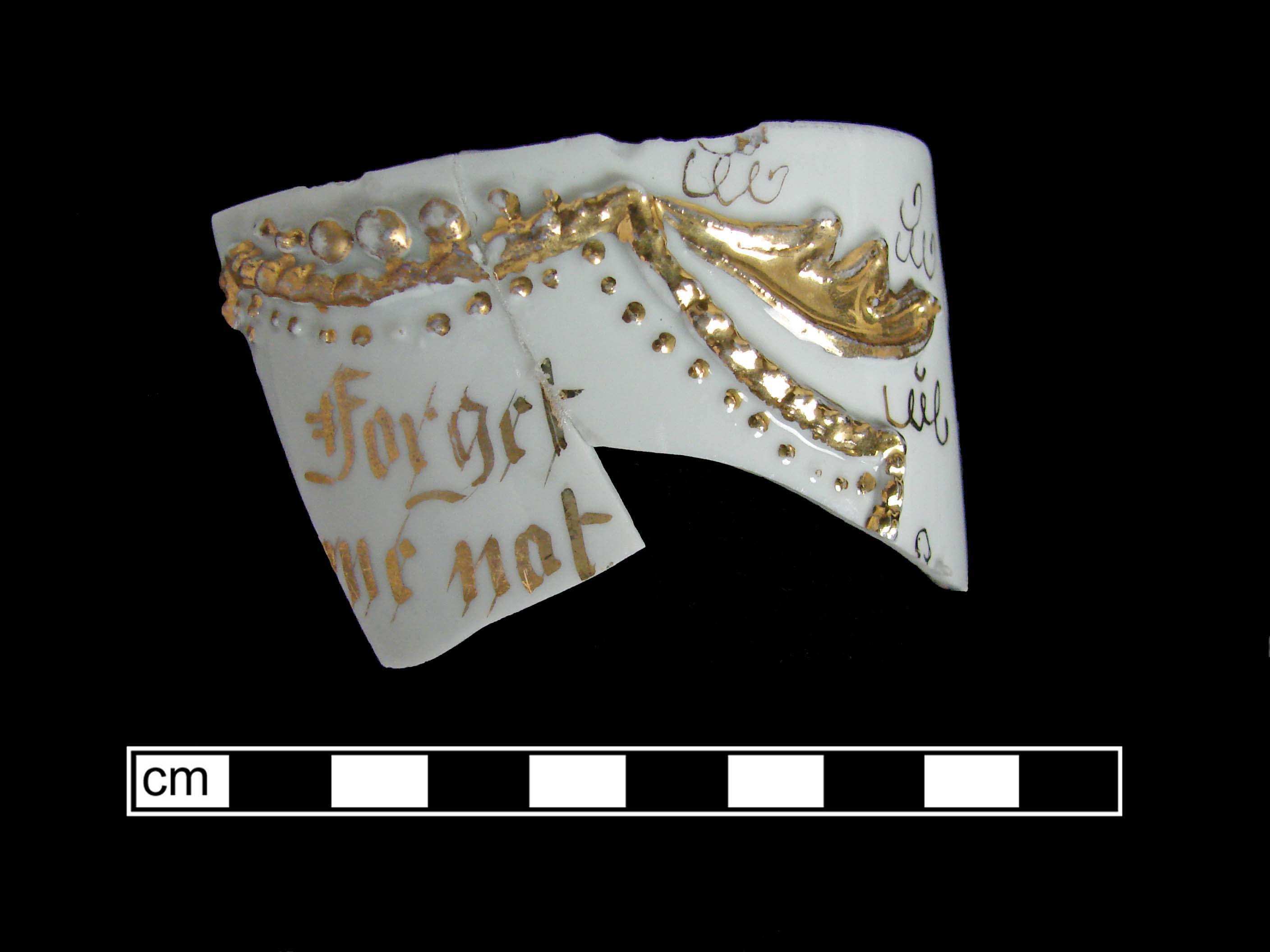 Image of European hard-paste porcelain fragment.