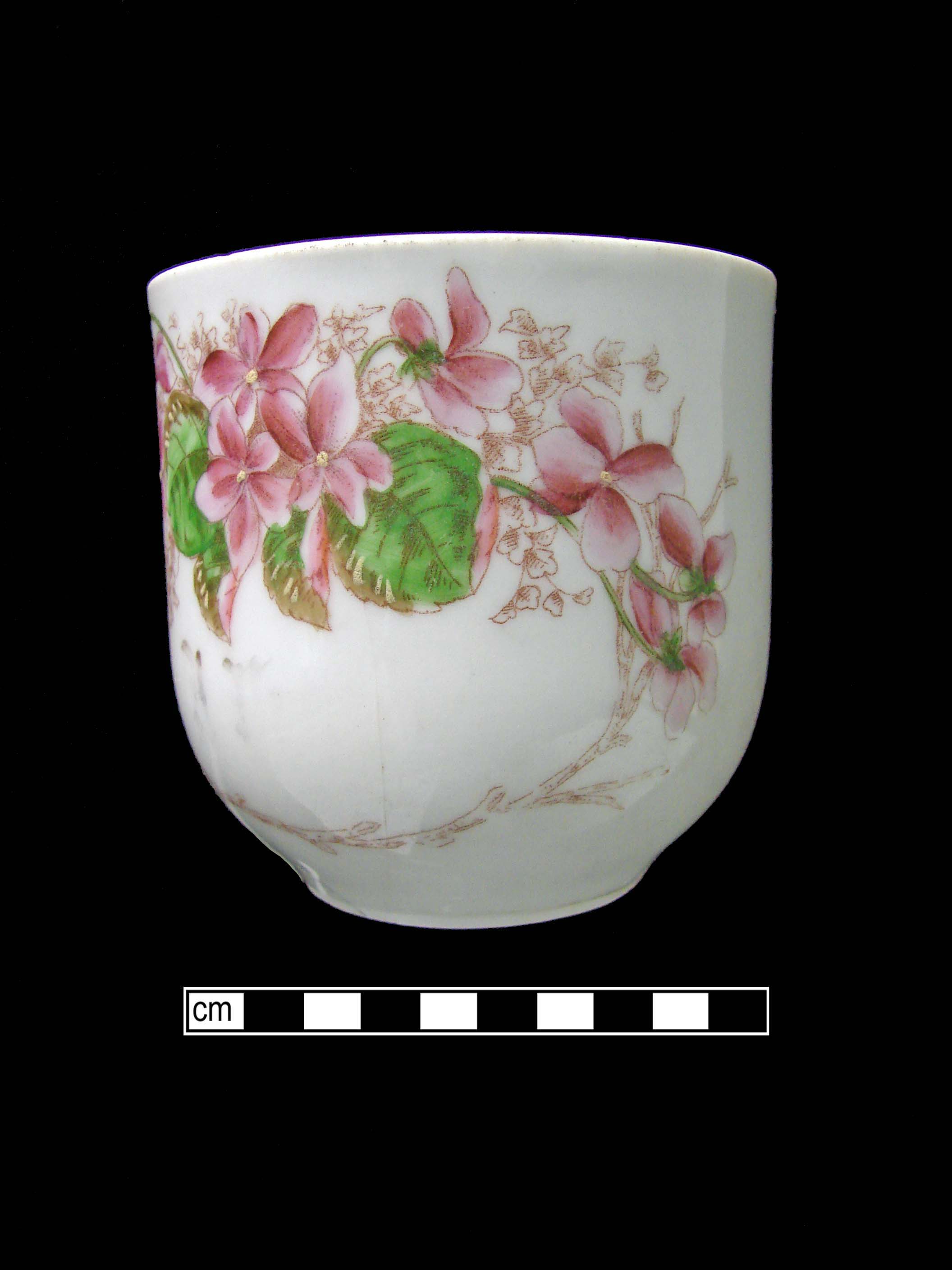 Image of European hard-paste porcelain fragment.
