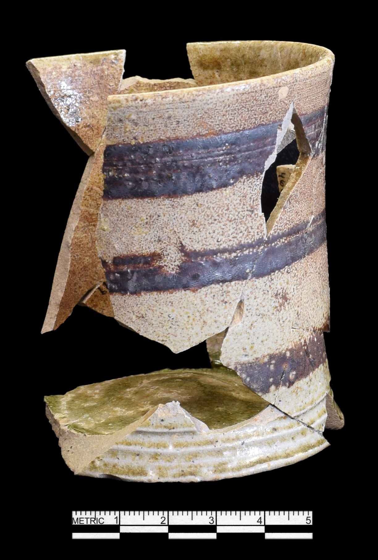 Image of North American stoneware fragment.