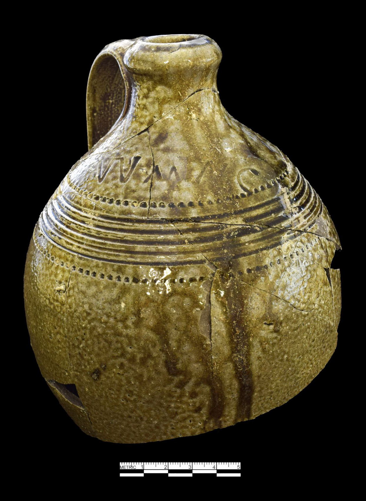 Image of North American stoneware fragment.