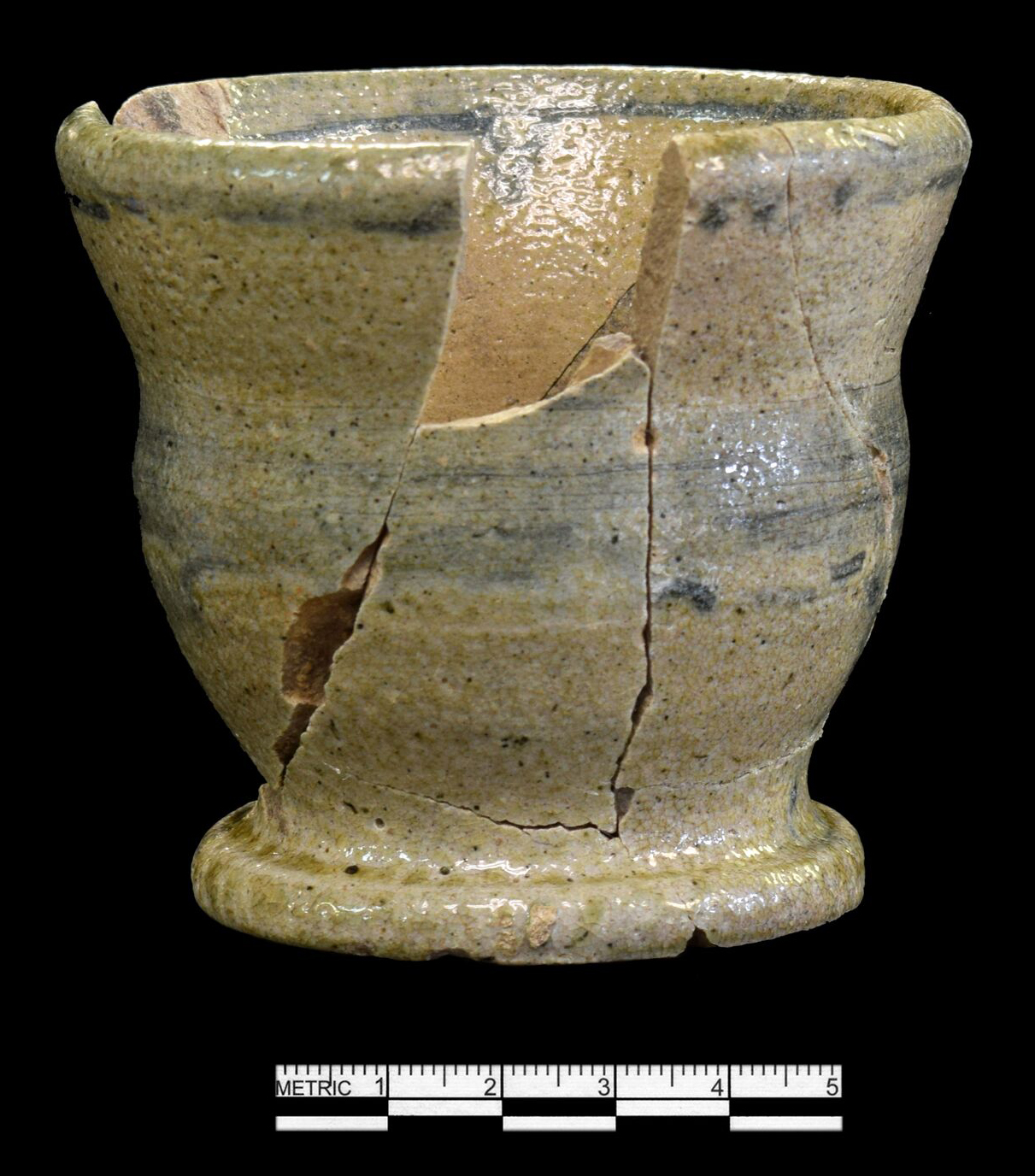 Image of North American stoneware fragment.
