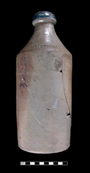 Image of North American stoneware fragment.