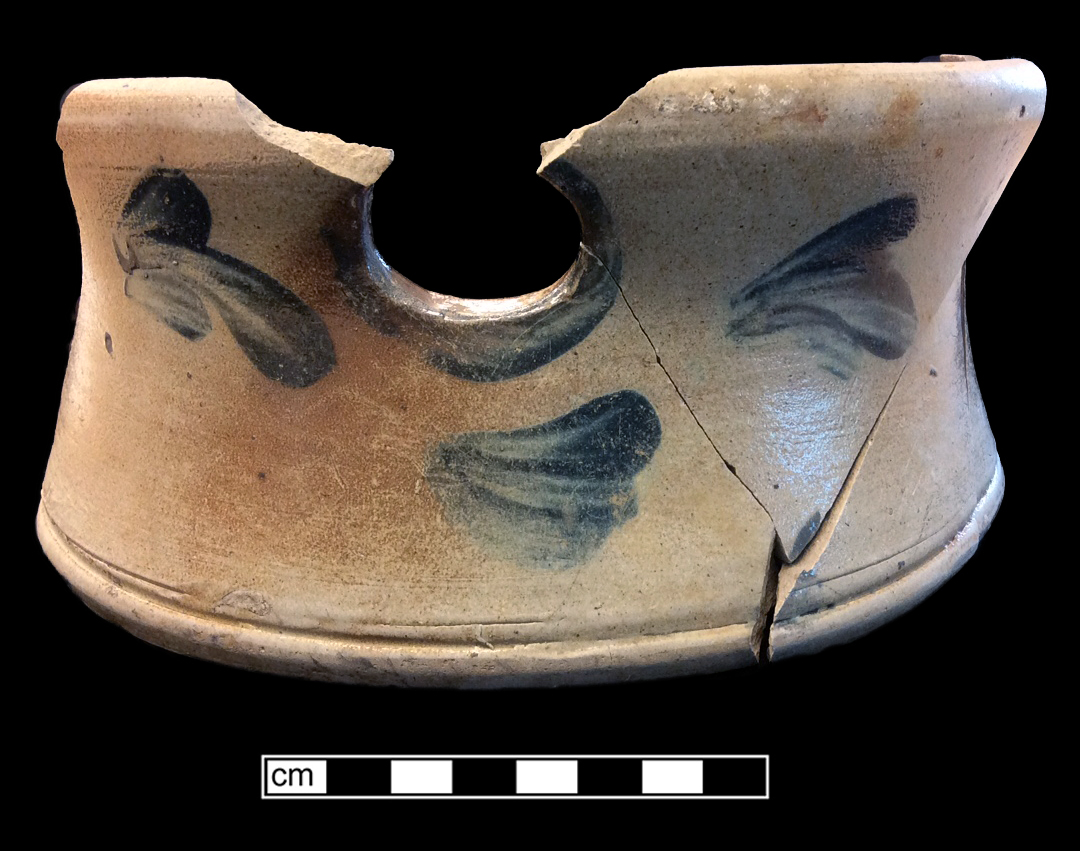 Image of North American stoneware fragment.