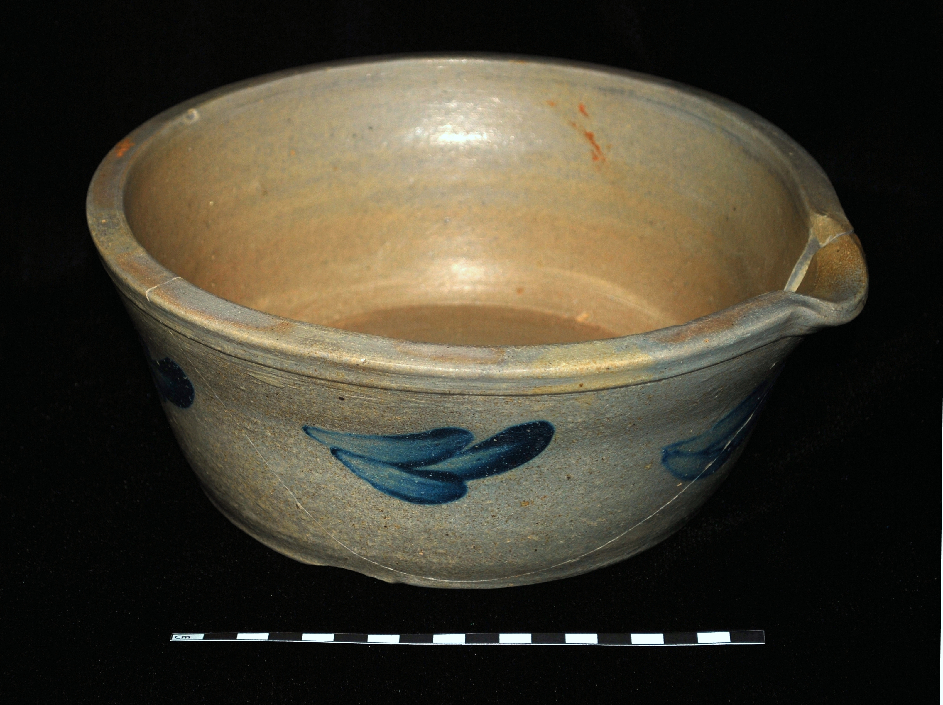 Image of North American stoneware fragment.