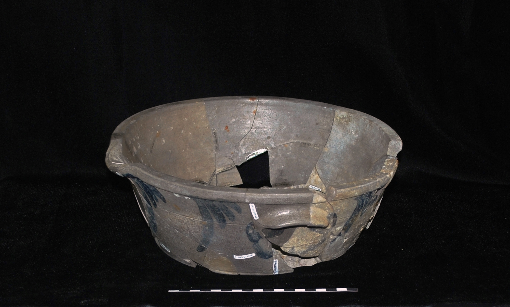 Image of North American stoneware fragment.