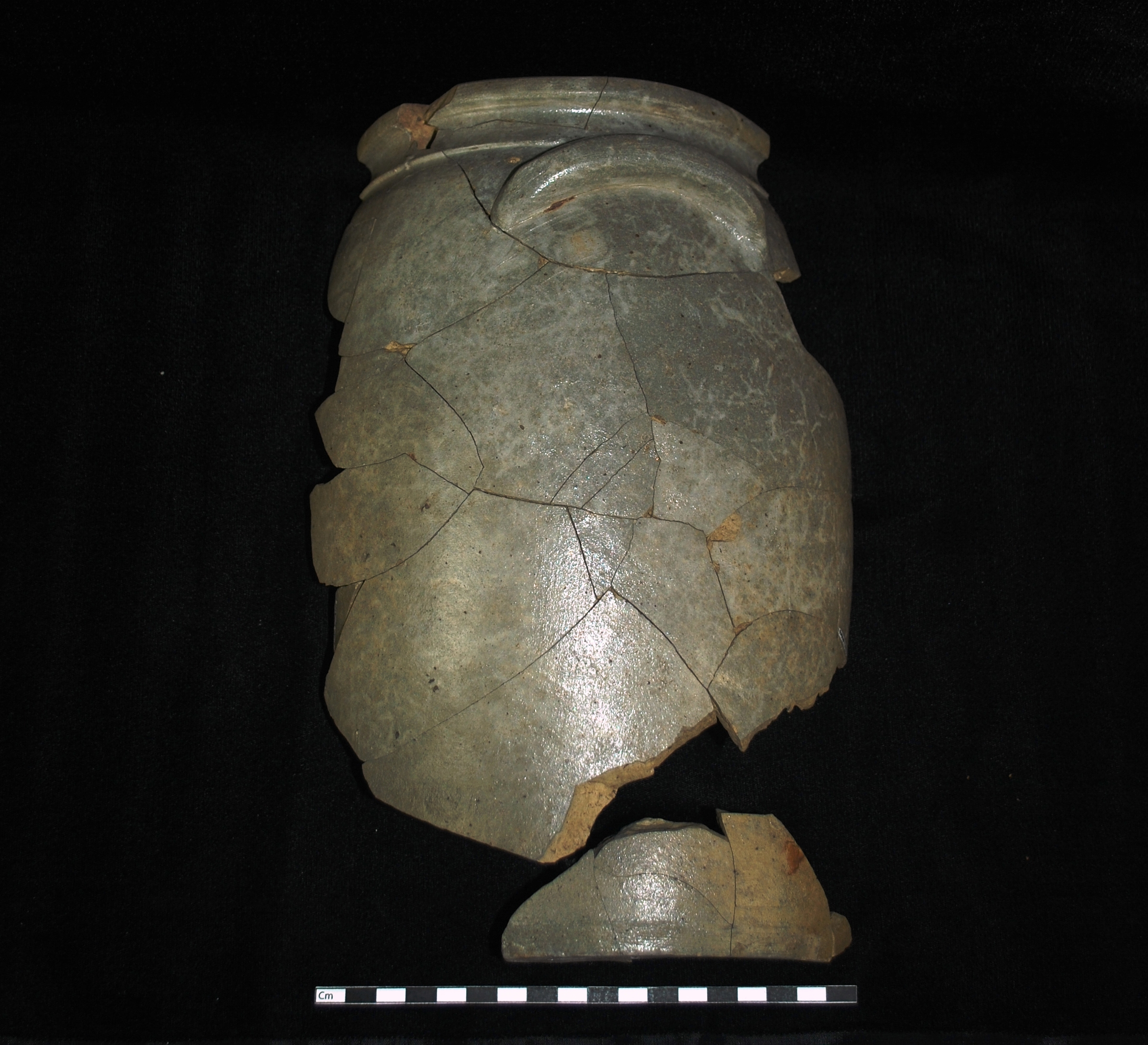 Image of North American stoneware fragment.