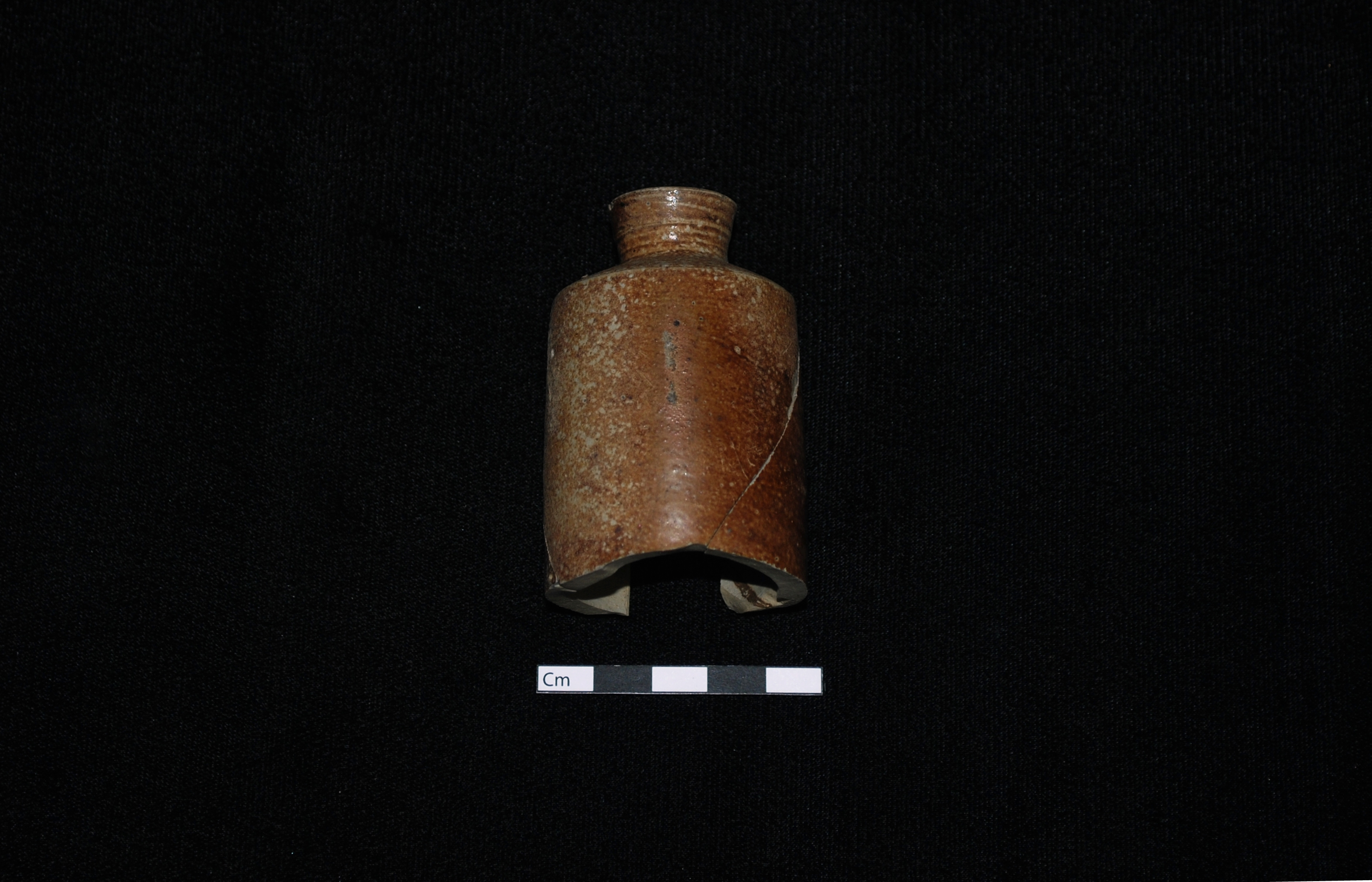Image of North American stoneware fragment.