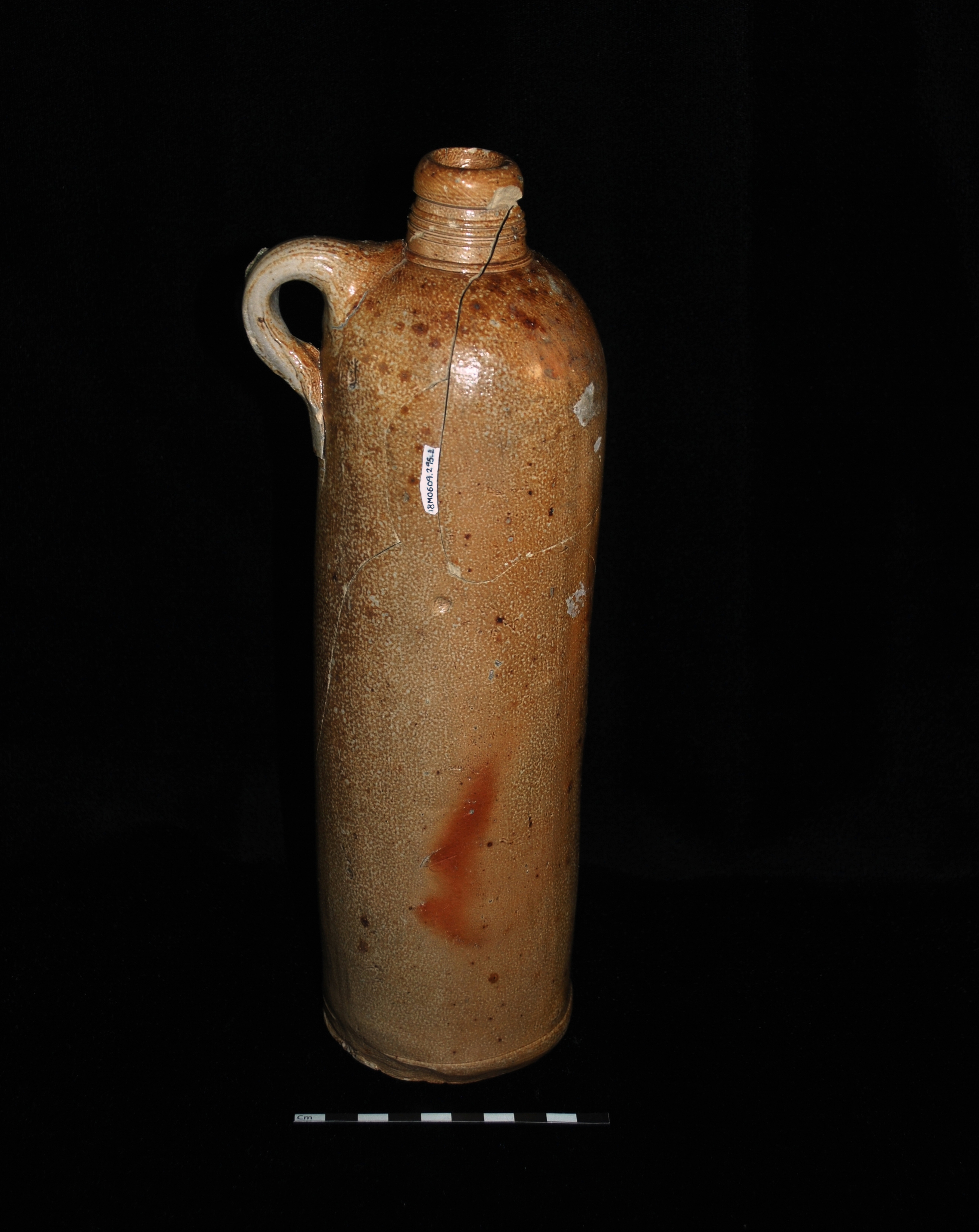 Image of North American stoneware fragment.
