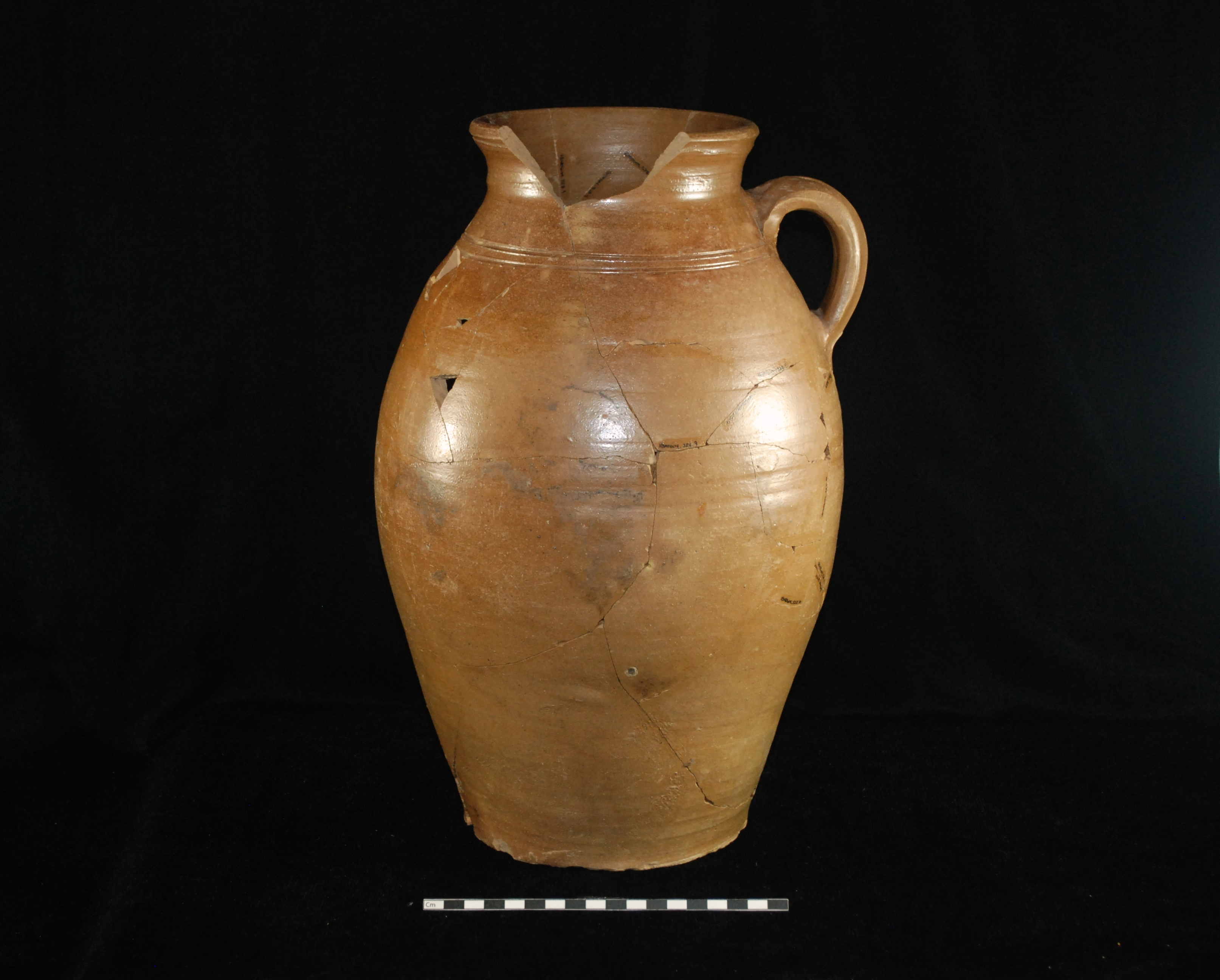Image of North American stoneware fragment.