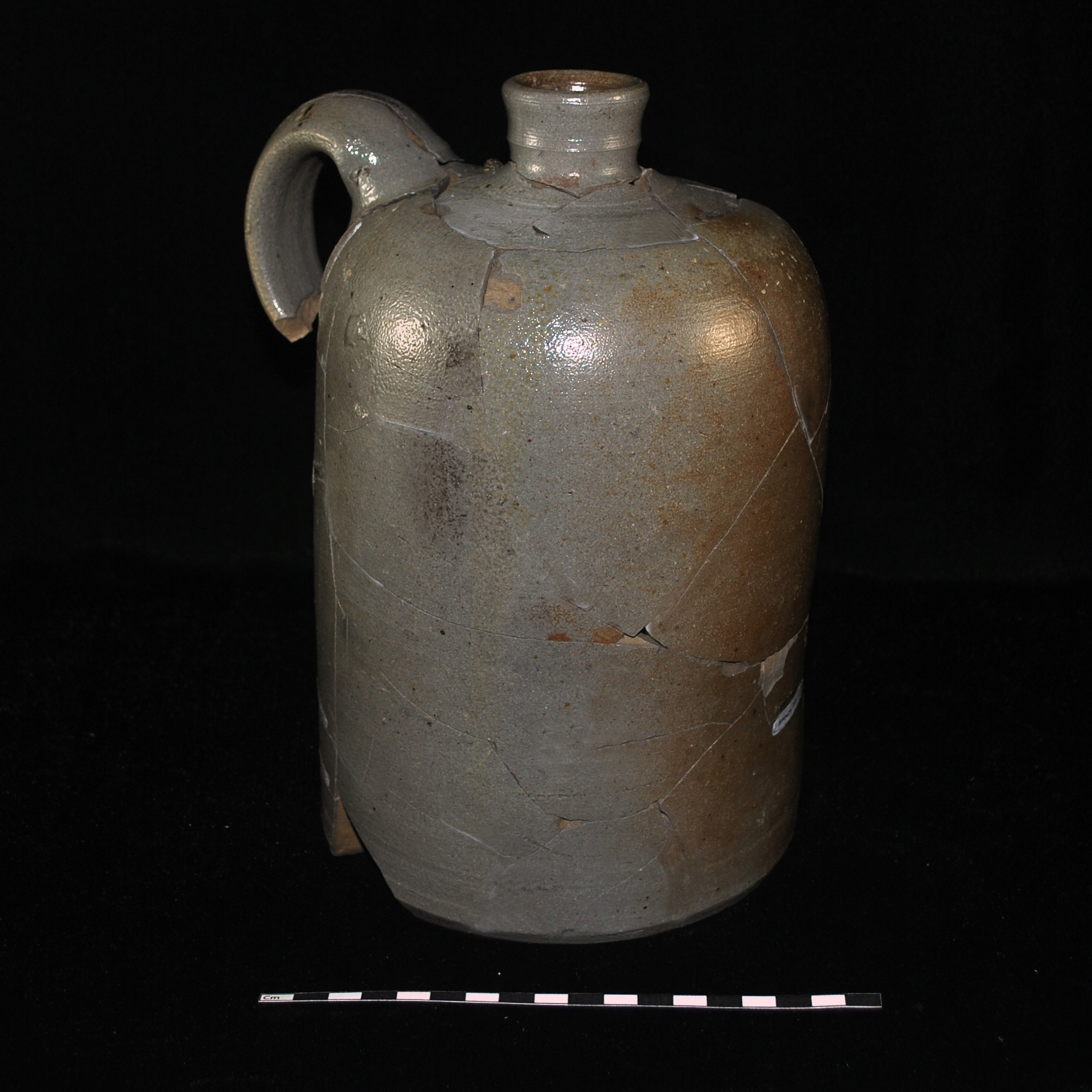 Image of North American stoneware fragment.