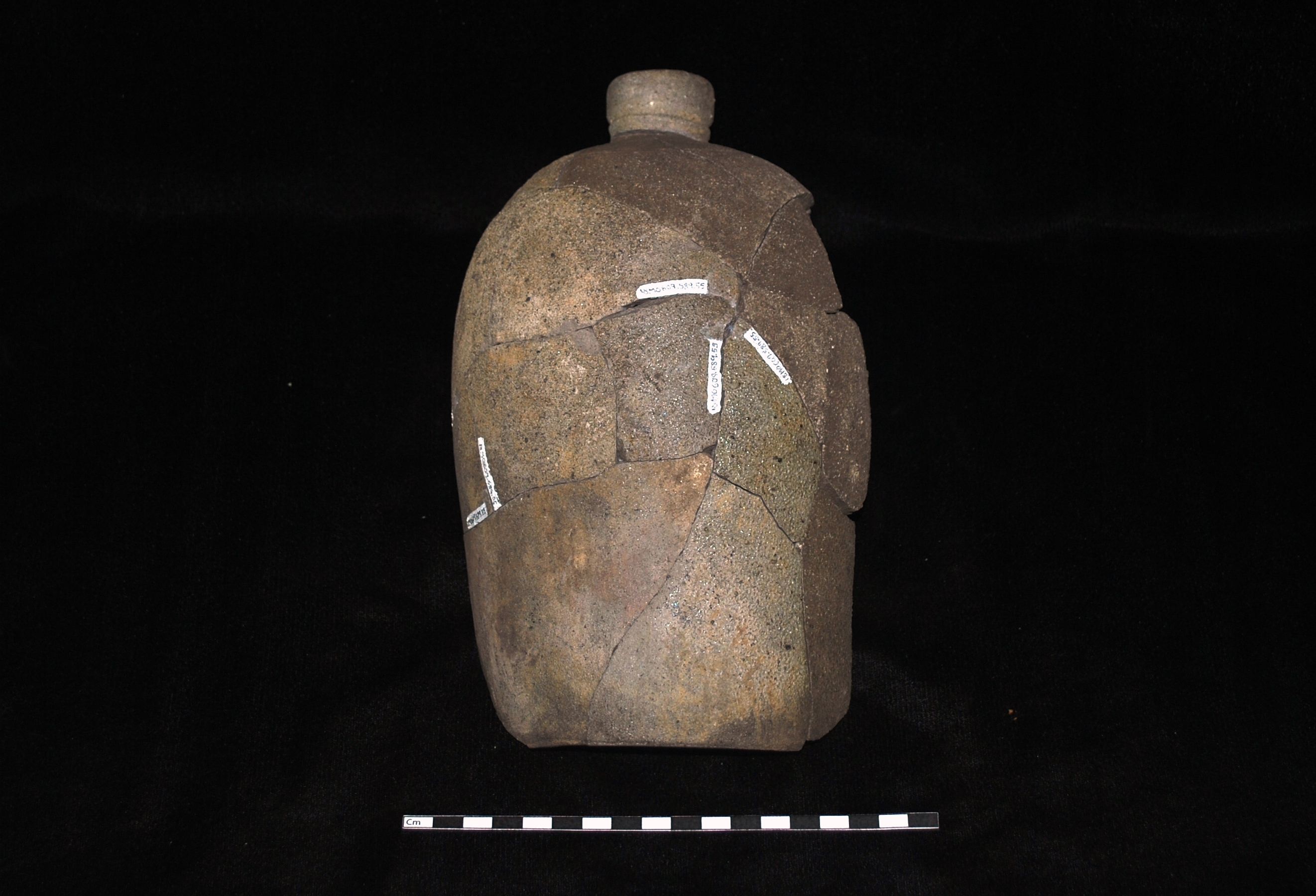 Image of North American stoneware fragment.