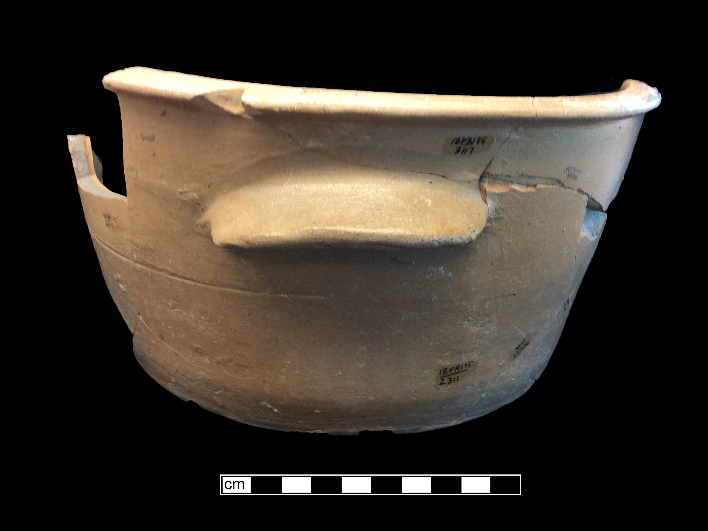Image of North American stoneware fragment.