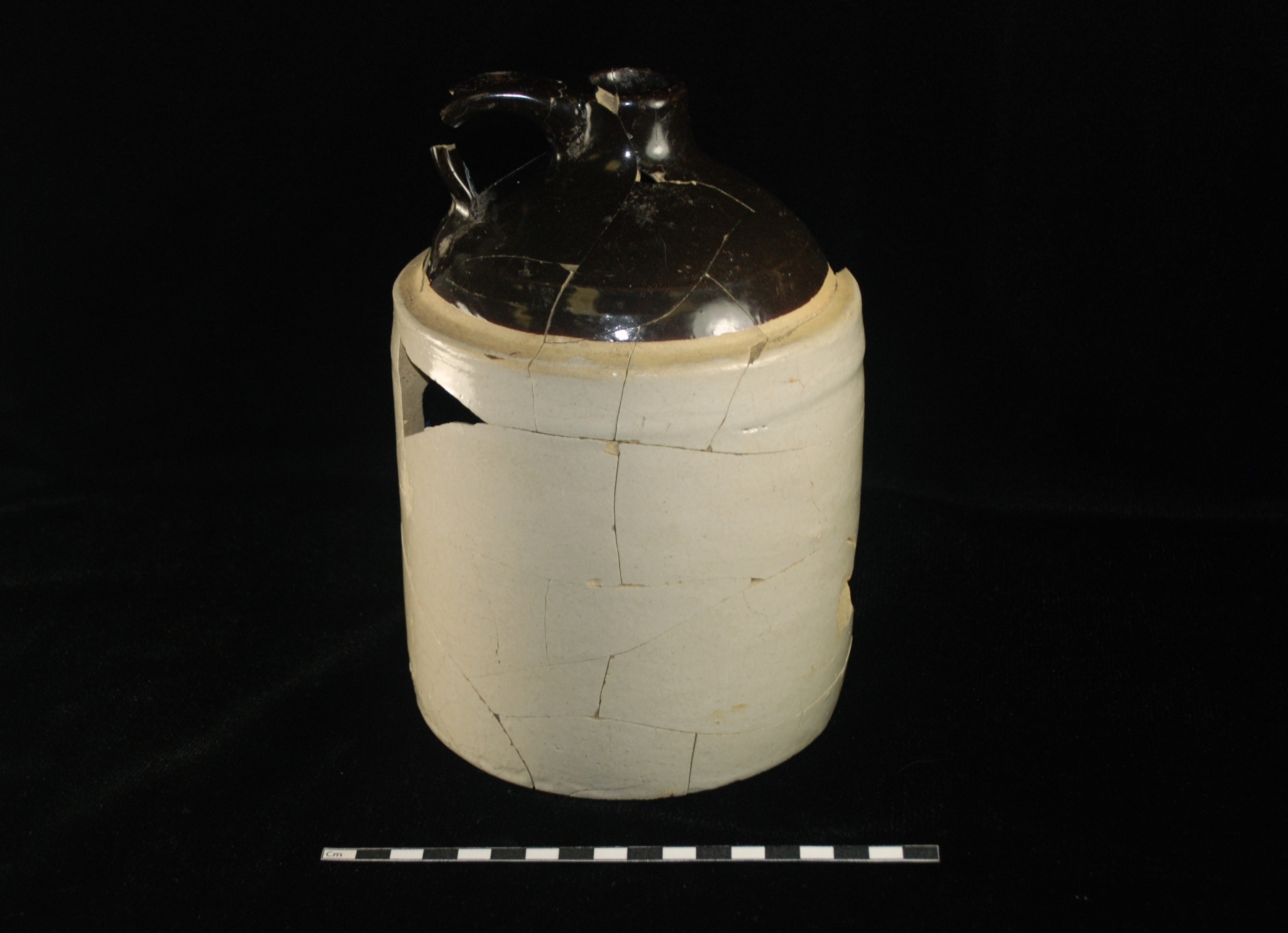 Image of North American stoneware fragment.
